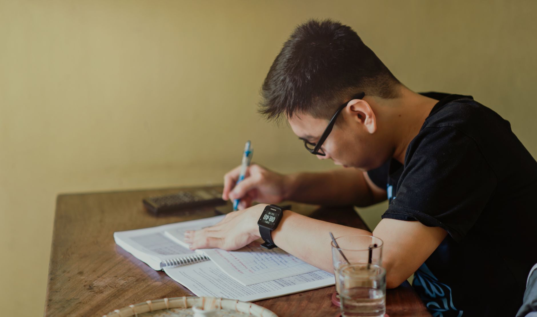 2027年不收费留学中介盈利模式：从院校佣金到服务边界，你需要知道的事